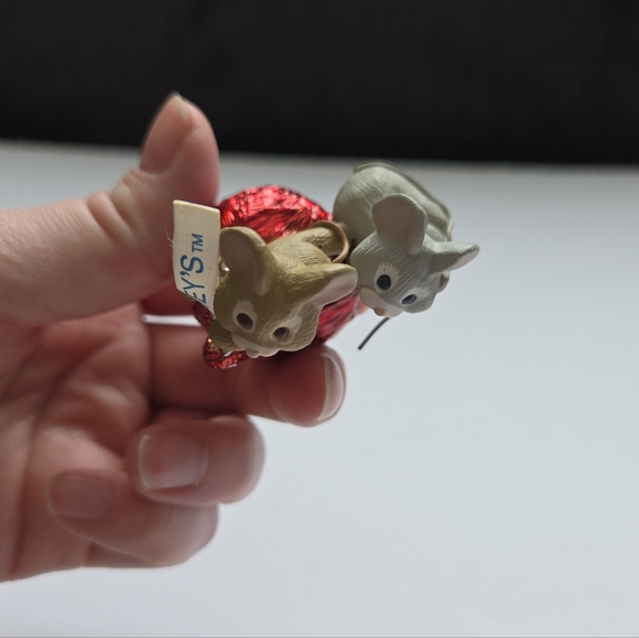 Hallmark 1998 Hershey's Sweet Treat Christmas Ornament - Picture 5 of 8